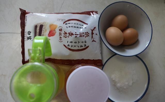 朴实|北方传统糕点“槽子糕”,用料朴实,香味浓郁,是儿时难忘的味道