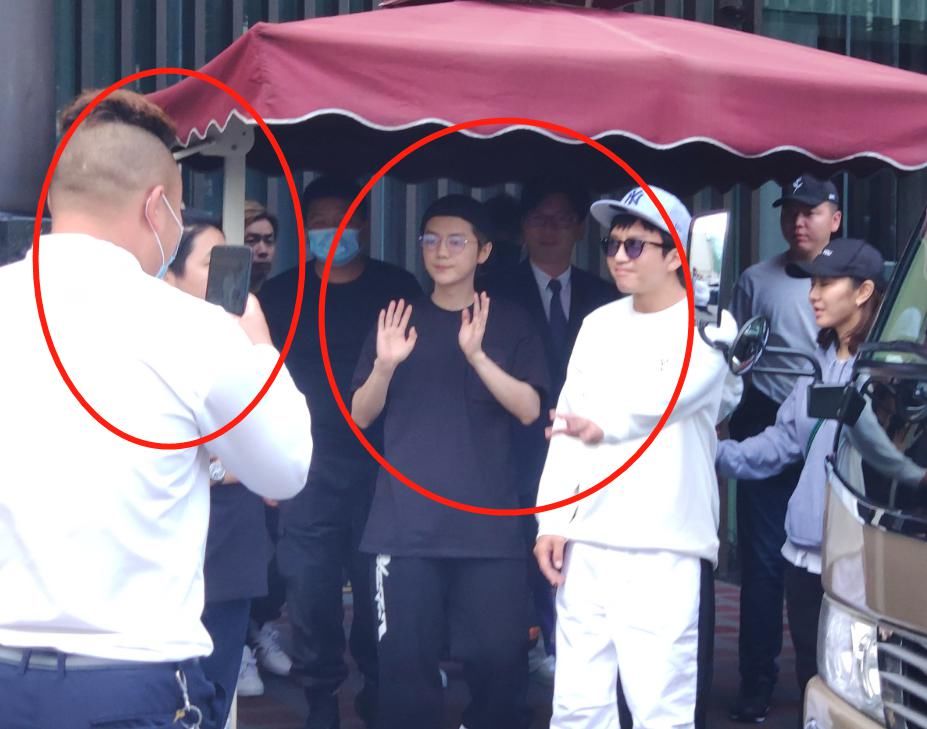  特效|鹿晗线下录制综艺，站姐无特效拍摄，30岁真人模样一目了然