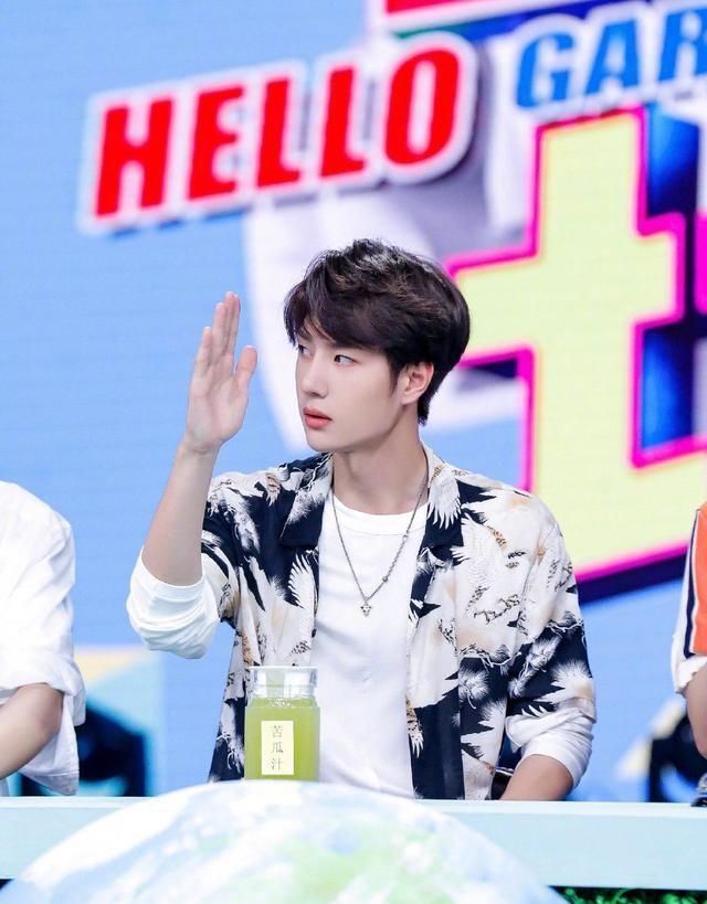 自我介绍|王一博三次做客《快乐大本营》,同一句话却说了两次