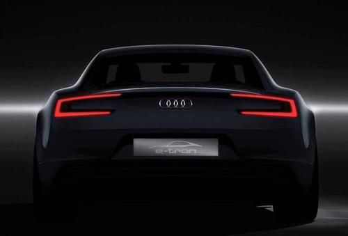  做法|男子开奥迪车被撞，转身给媳妇“报喜”，网友为他做法点赞