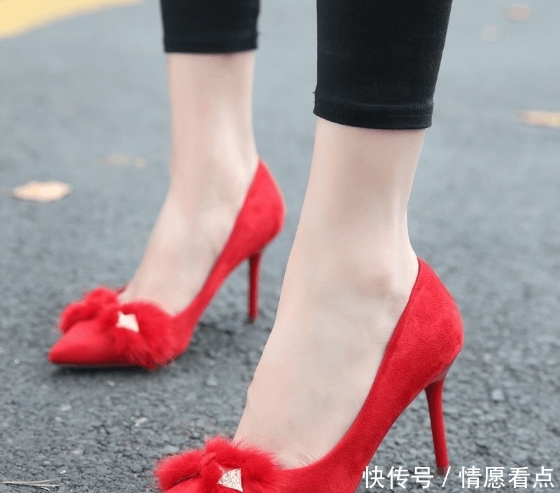 高跟鞋|尖头与细高跟的结合,将小脚的纤细骨感展露无遗,更拉长腿部线条