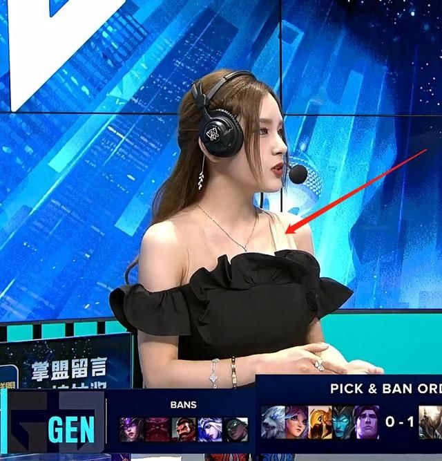 英雄联盟|Rita吊带装出镜，男解说都不敢直视，药水哥直夸妹妹真漂亮