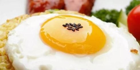  禁忌|早上爱吃鸡蛋的注意，鸡蛋好处多，但有一大禁忌需注意，别乱吃