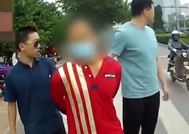  居民|电视剧看太多?小伙为盗窃想用“手刀”打晕居民,结果却被吓跑!