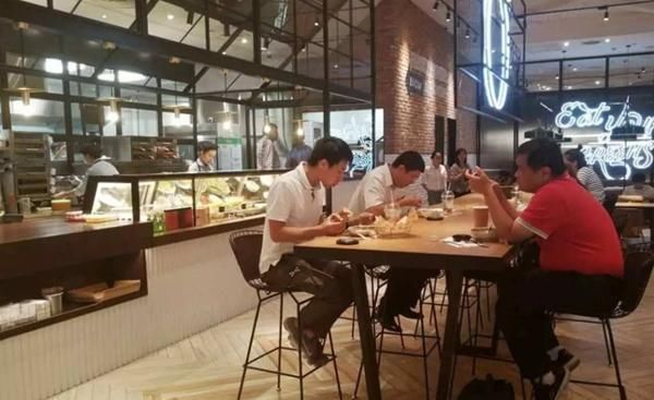 让座|为什么肯德基宁让顾客打包也不叫蹭坐者让座?没想到,套路还挺深