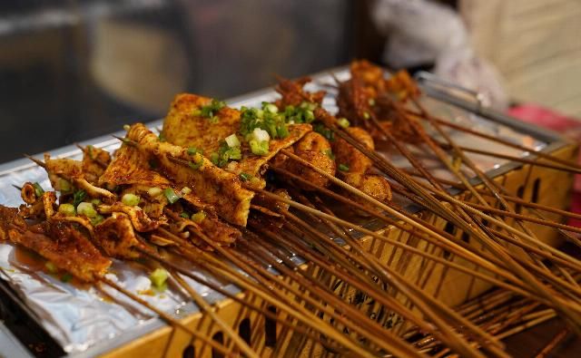  寻味|寻味成都 | 一座来了就不想走的城，一台开了就不想下的车