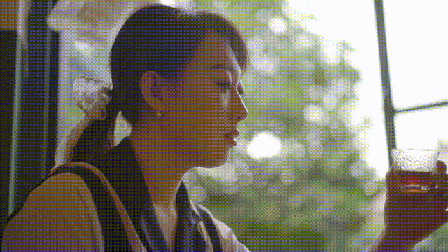  人生|街角有阳光，院里飘着柒里咖啡香，沉浸在红砖小院里品人生百味