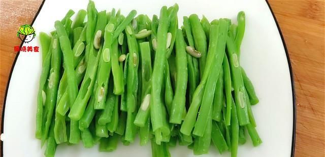  家常|最近网红豆角家常做法火了，3斤都不够吃，不炒也不炖比吃肉还香