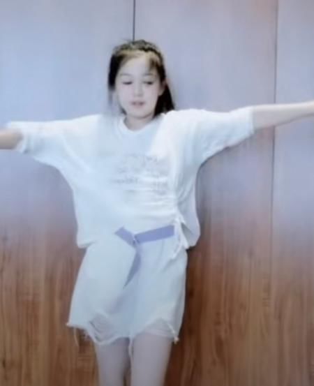  新颜|不愧为赵四孙女？赵兰妮跳舞惊艳网友，象牙山新颜值担当非她莫属