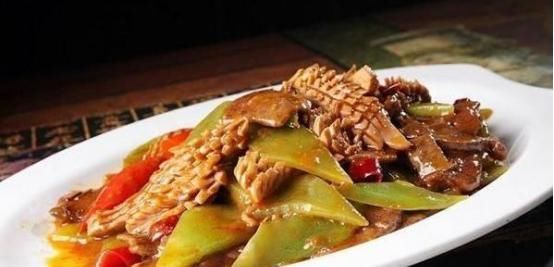  好吃|特色家常菜太好吃了，几道下饭硬菜，一桌美食，一家人一起吃