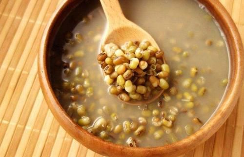 翠绿|绿豆汤一煮就变红？原来“错”在这！牢记这几点，汤色翠绿口感棒
