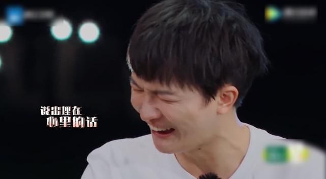  导演|《青春2》游戏环节，全体嘉宾泪崩就连导演也哭了，画面令人心酸