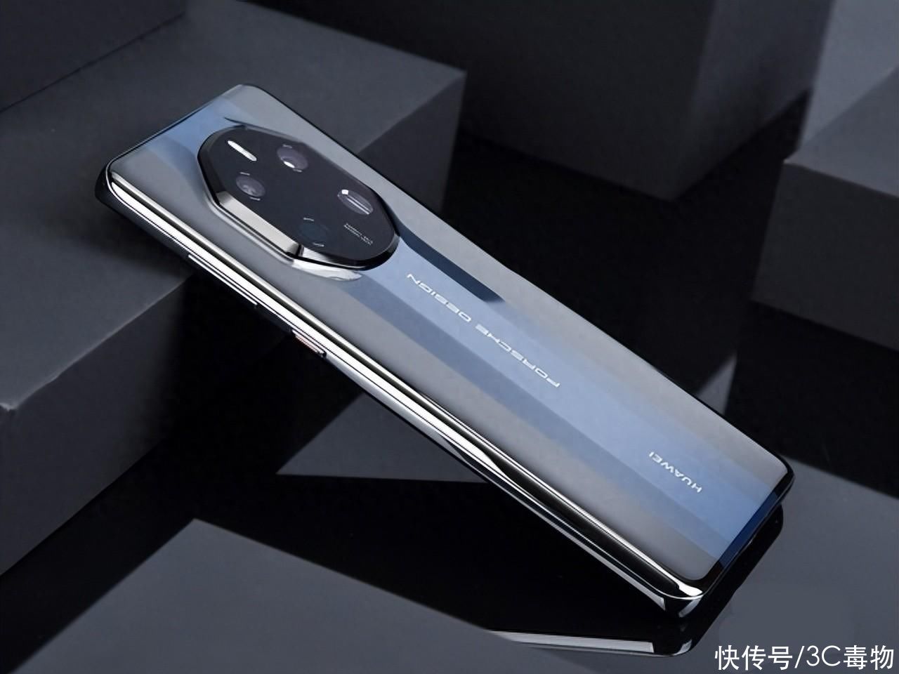 从12999元跌至7819元，昆仑玻璃+北斗卫星，节省的钱可买iPhone15
