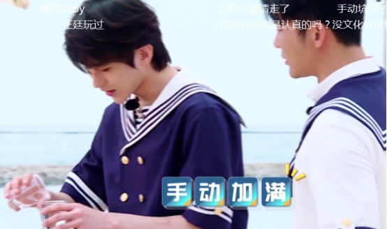 蔡徐坤|蔡徐坤好心帮沙溢擦脸上水时,下秒举动被网友看后嫌弃就别擦