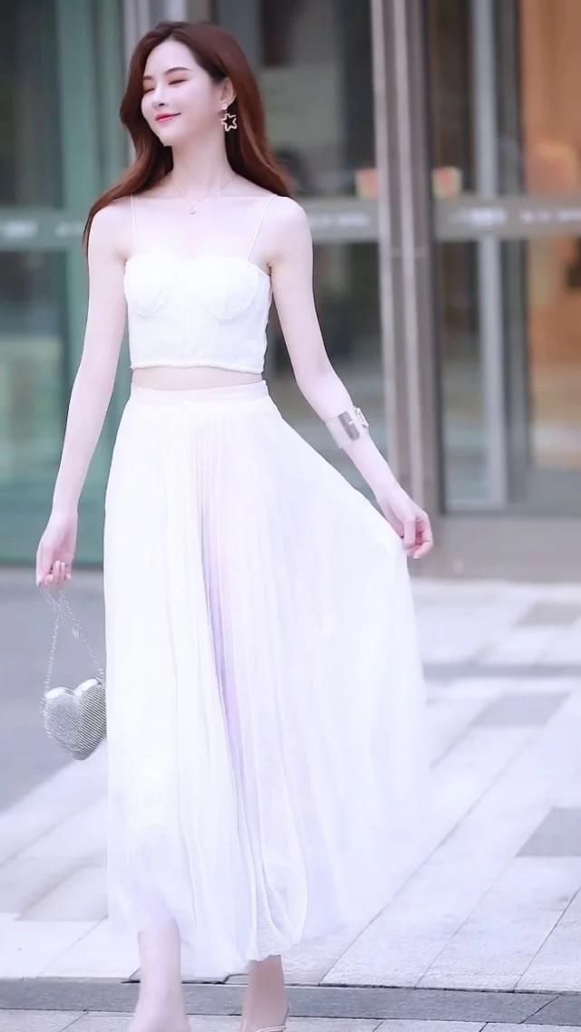  漂亮|模特漂亮，越看越爱，越看越喜欢，白色长裙