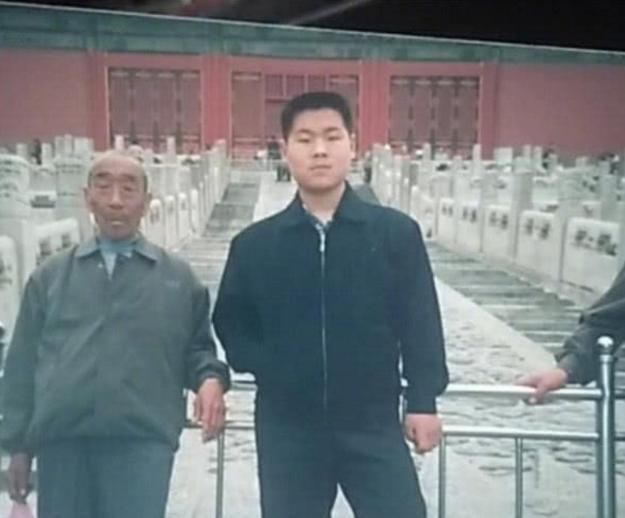  知名|知名导演质疑岳云鹏：没演技不幽默，又老又丑，他能走红纯属侥幸