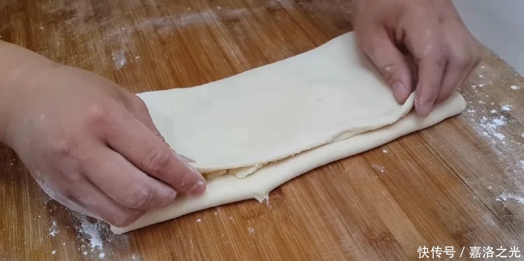 面包|2个鸡蛋,1碗面,不用蒸不用烙,比面包松软香甜,吃过就念念不忘