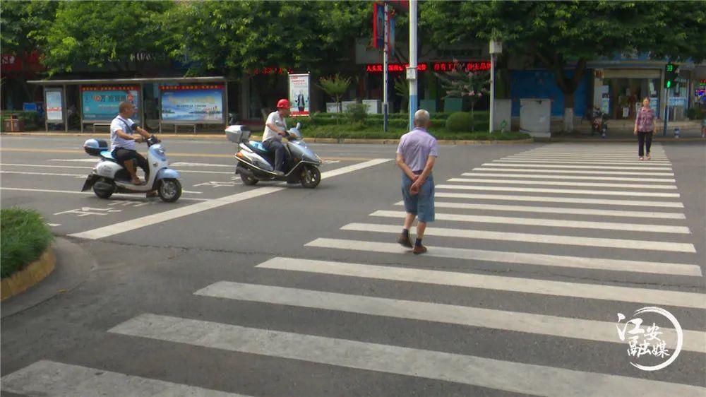行人|礼让斑马线彰显城市形象