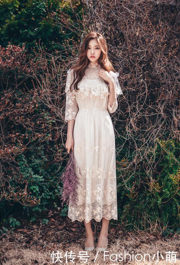 清秋|朴正允：刺绣蕾丝长裙，清秋的复古森系穿搭
