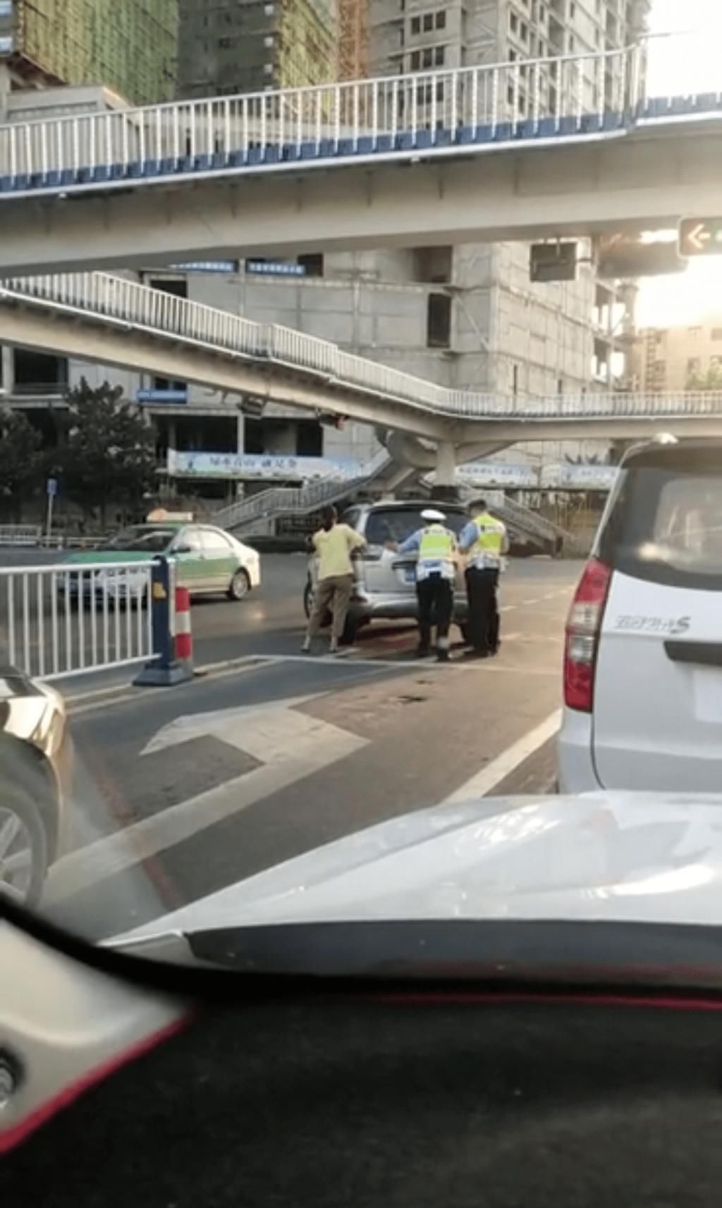 事发|刚刚!事发电业局天桥下!