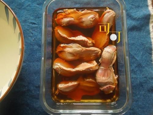  不腻|夏天最好吃的肉食做法，不红烧不白切，咸香有味，爽口不腻