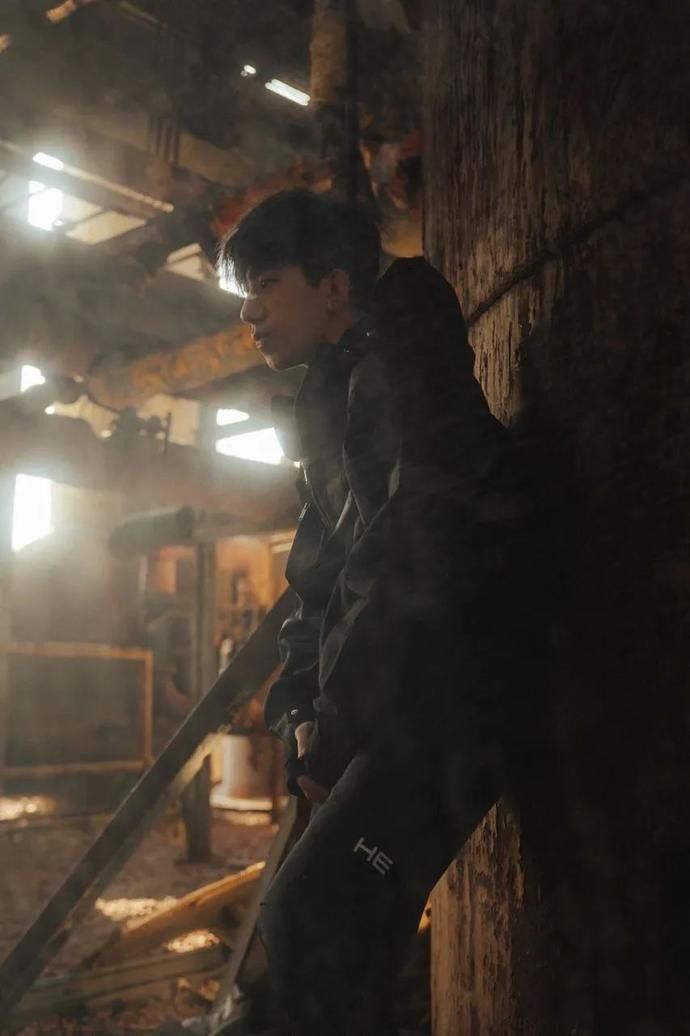  节目组|被节目打错名字，被吴亦凡猜韵脚，“红绿蓝”Rapper发歌Diss《新说唱》！