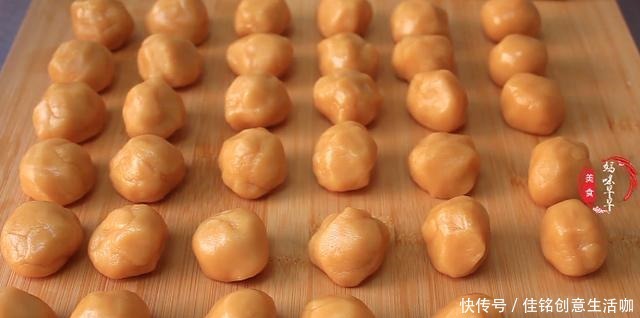 开裂|月饼怎么做好吃面点师教你正确做法，不开裂不塌陷，比买的还好