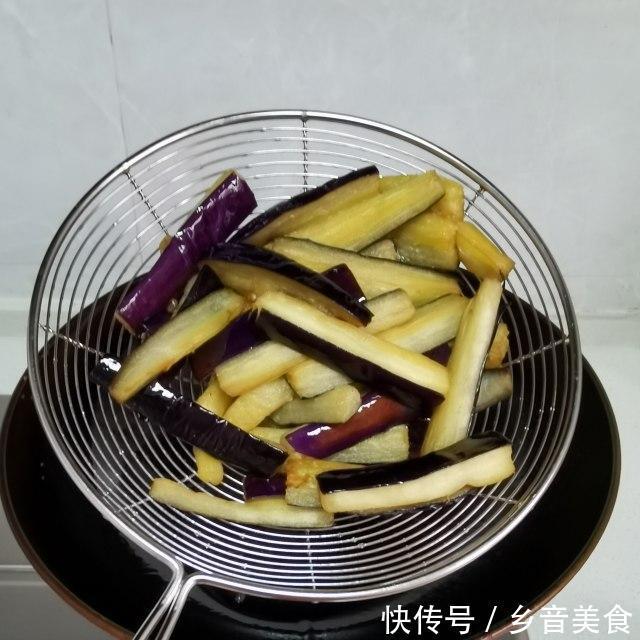 切成|豆角烧茄子,软糯入味,非常的下饭