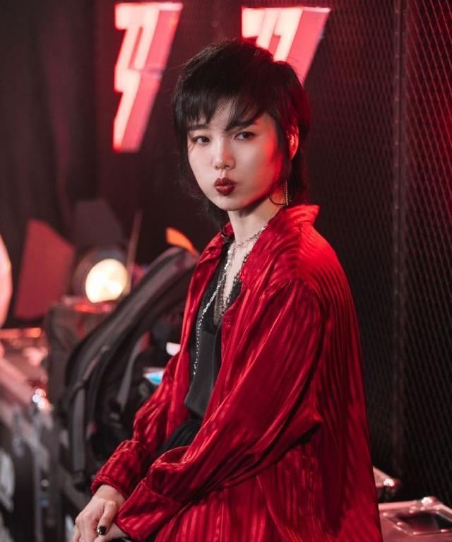  许飞|许飞再度回应与尚雯婕《王牌》事件，称这件事导致她所有工作都没了，还扯上了吴昕