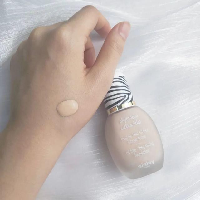 小红书＂,＂fkws＂:＂青年|你的秋冬彩妆新！品！指！南！从平价到贵妇，看这篇就够