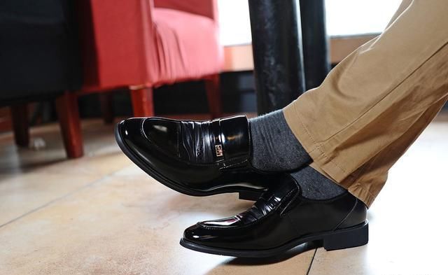  品牌|一代鞋王落幕，富贵鸟不再“富贵”，负债42亿，无奈卖身2.34亿元