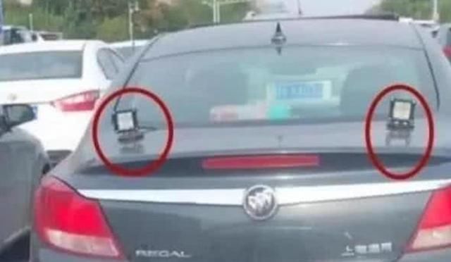  方块|别克使用“杀手锏”，两个黑方块专治“远光狗”，网友：人才啊