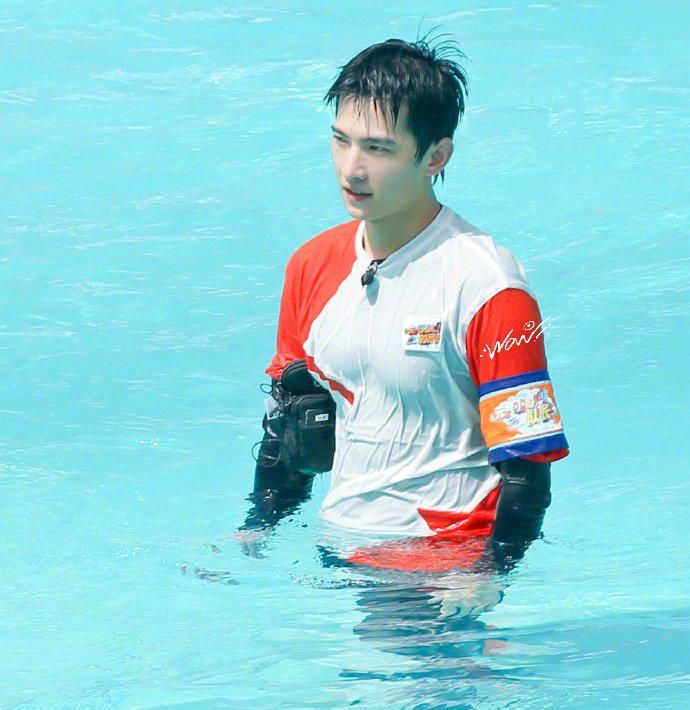  永远|杨洋节目中胸肌上热搜：自律的人永远不会让人失望