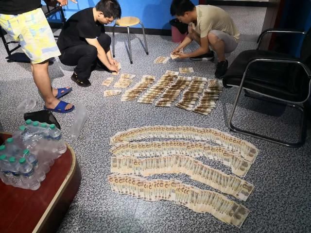 出手|男子因缺钱自修“炼金术”，结果“钱”还没来得及出手就栽了