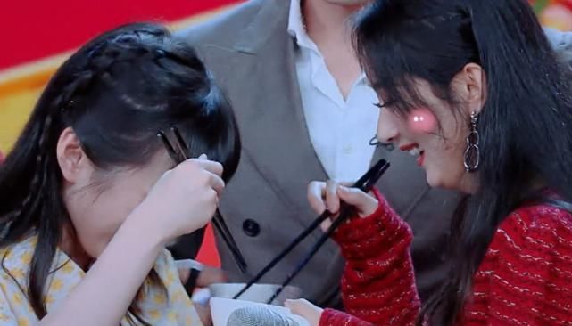 立马|赵丽颖看到卤肉,立马拿碗盛,看到她给谁吃了粉丝直呼羡慕