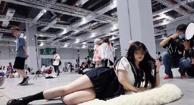  爆照|继15岁狂三被“爆照”后，吸了20万粉的JK少女被朋友爆出“黑料”