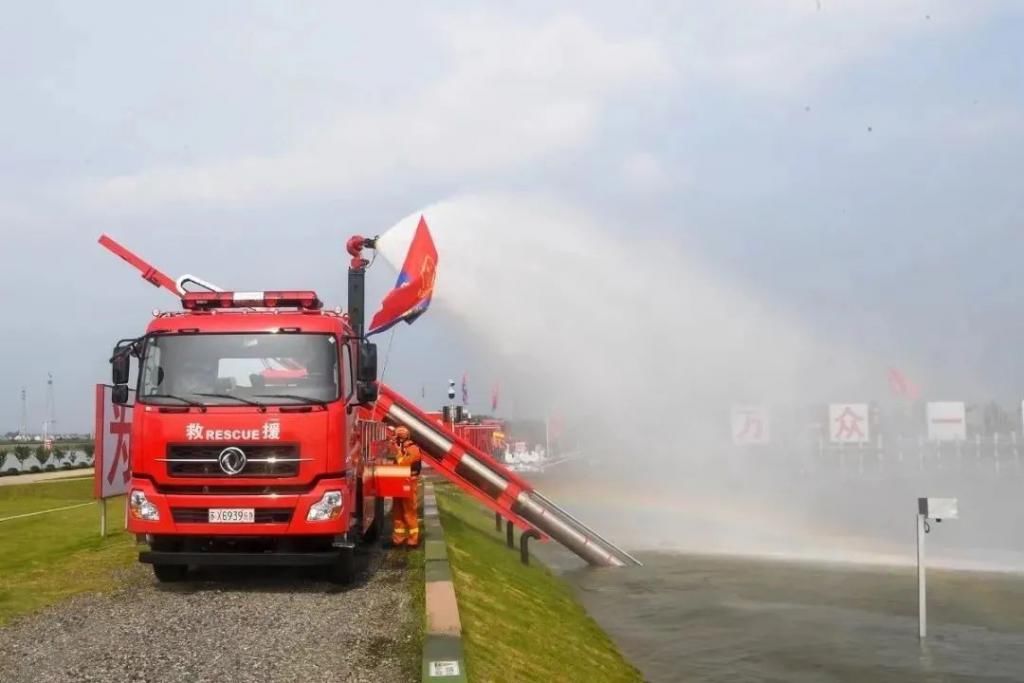  收下|【超燃】这组防汛图请收下！