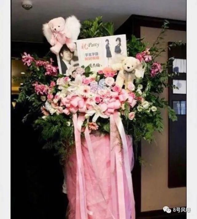 到底|一张图引发的骂战！所以，到底是昆凌好还是侯佩岑好？