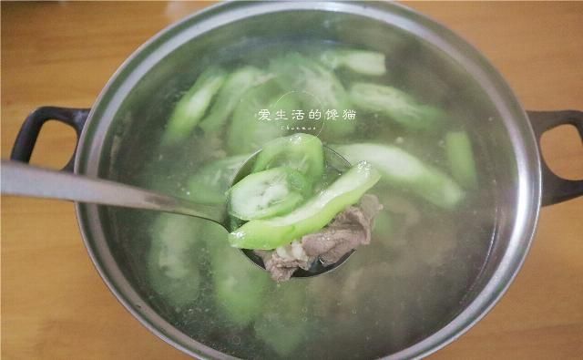  晚餐|上班族妈妈晒晚餐，3口之家这样吃，荤素搭配吃得香，网友：羡慕