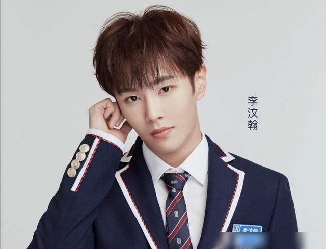  王一博|尴尬了！李汶翰直播蹭王一博热度，被称为王一博男团成员