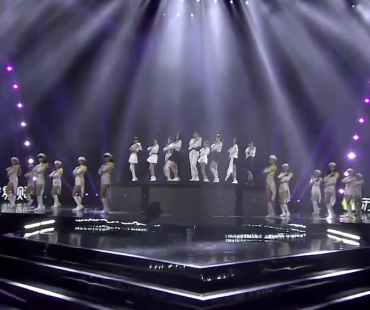  也实在是太|THE9舞台表演《yes ok》，几乎都是远景而遭吐槽，观众看了个寂寞