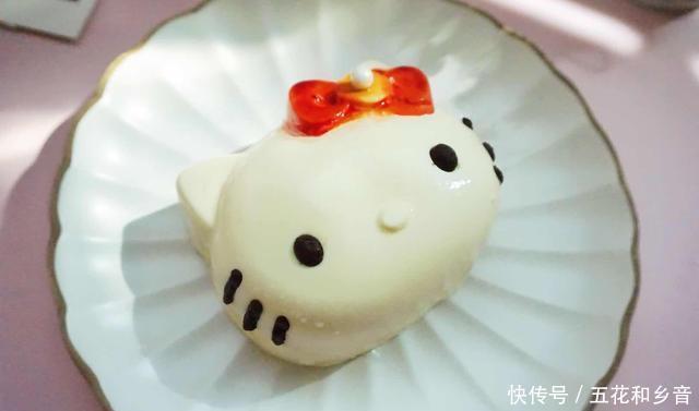 芒果|女儿生日说要吃慕斯蛋糕,我给她做了可爱的卡通蛋糕,她开心极了
