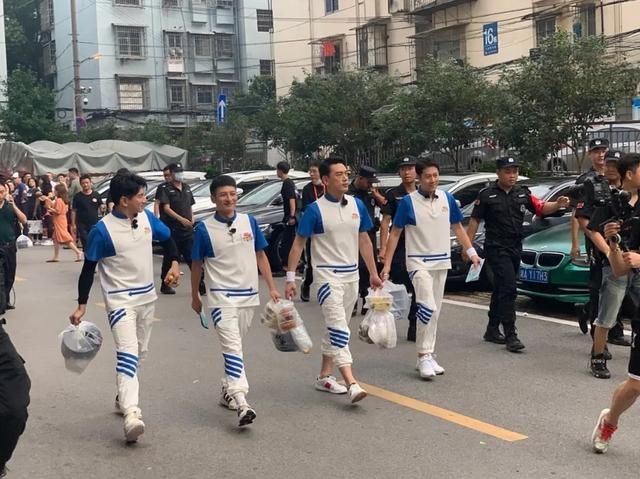  唯一|《元气满满的哥哥》阵容官宣，胡军杨洋担任队长，吴昕成唯一女MC