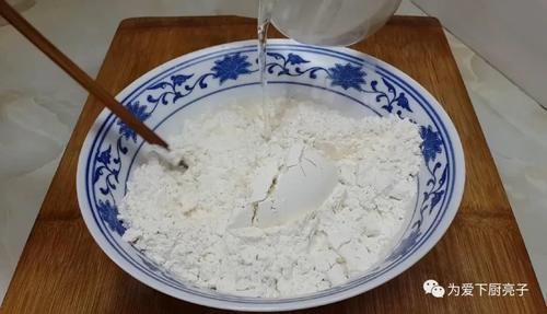 保鲜膜|面粉又出神奇做法,不发面不烫面,外焦里软又空心,吃过念念不忘