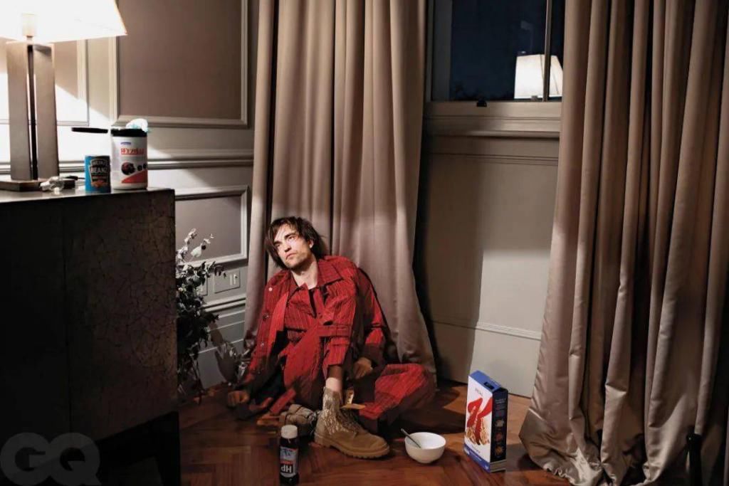  信条|《信条》来了！从暮光男到新蝙蝠侠，34岁罗伯特·帕丁森能翻身吗