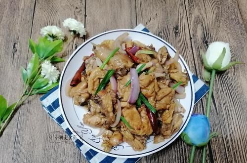  小槐|入伏后，这肉要多吃，比牛羊肉强，不燥不热不上火，焖一锅特馋人