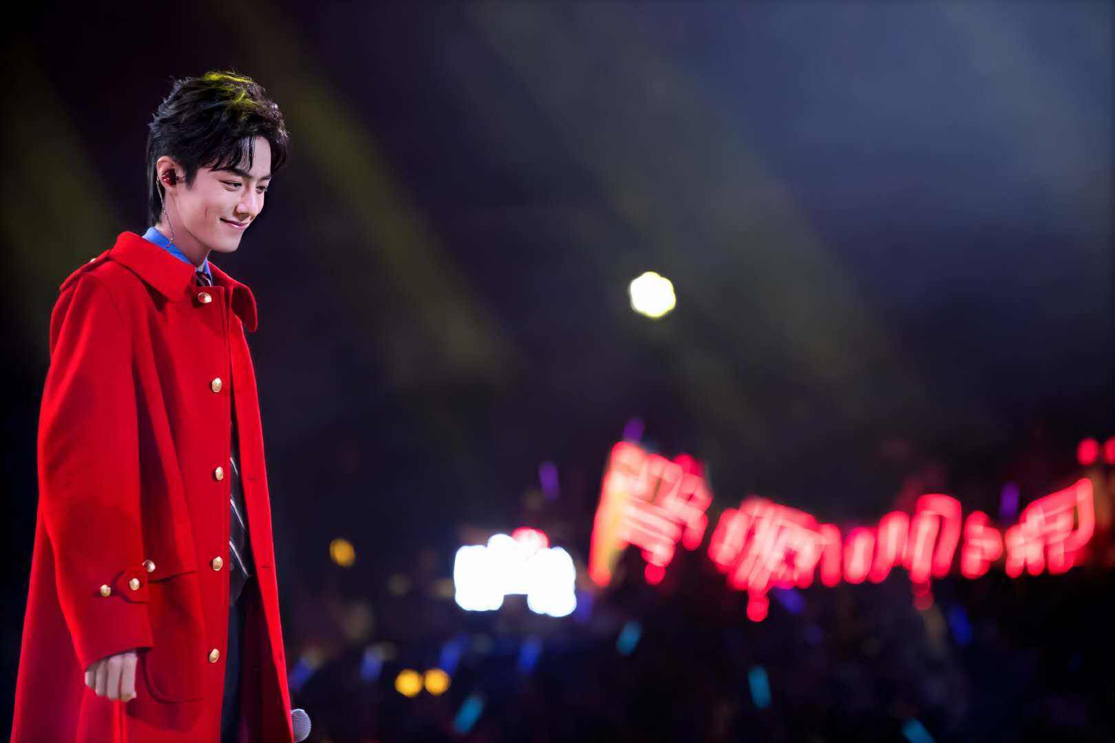 拍摄|肖战回重庆蹲路边吃早餐带火面馆,粉丝向老板求购肖战碗筷