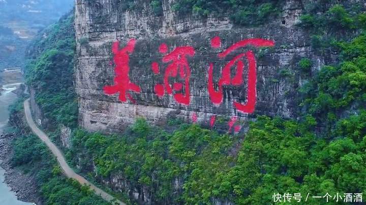 青花郎|郎酒价格对标飞天茅台后频出新招,两大酱香酒之一名头能否坐稳?