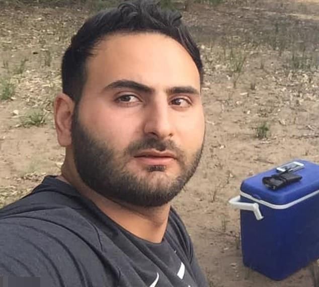  穆萨|目睹前男友另结新欢，澳洲女子开车把他撞死，在尸体旁悠闲踱步