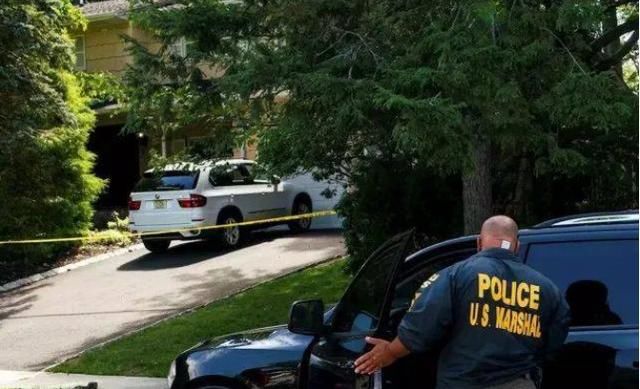  枪击|美国女法官险遭“灭门”，儿子丈夫在家遭枪击，刚接手爱泼斯坦案